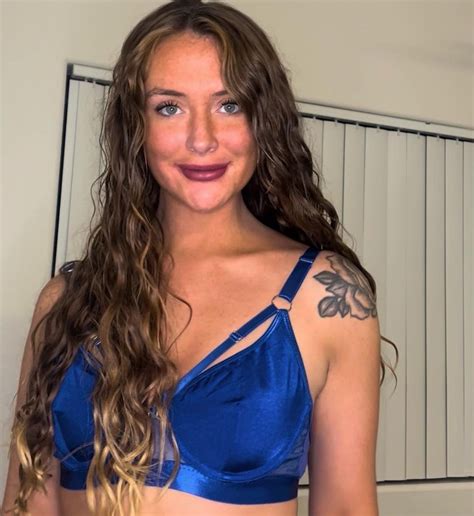 TW Pornstars - 2 pic. Chloe Marie. Twitter. Look back at it 💦. 7:02 AM