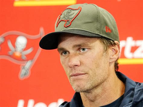 NFL fans react to report that Tom Brady and Ron DeSantis are texting