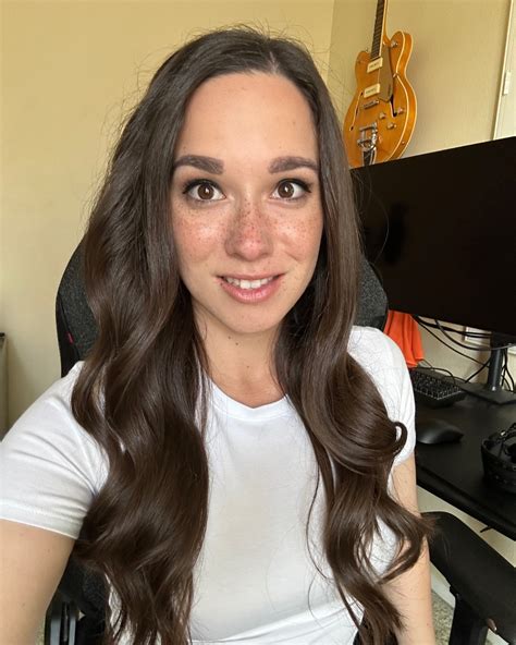 Alana Araya (@alanaallovertheplace) • Instagram photos and videos