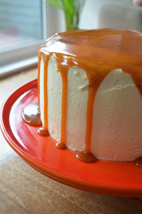 vanilla cake and chocolate frosting 10