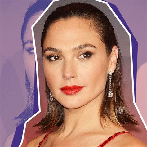 Gal Gadot Turned Heads In A Plunging Gown At The ‘Red Notice’ Premiere ...