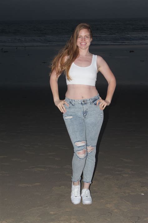 Lauren Ashley - Beach in Los Angeles 11/26/2020 • CelebMafia