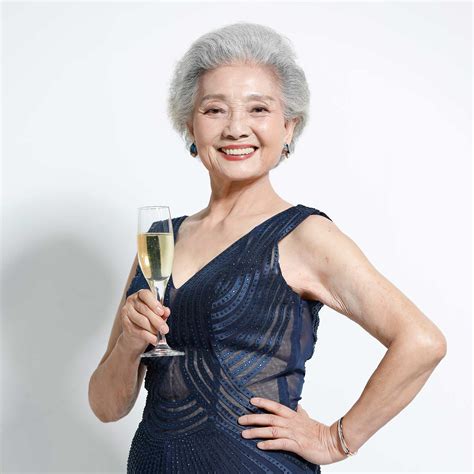 88-year-old grandma has become China's fashion icon - CGTN