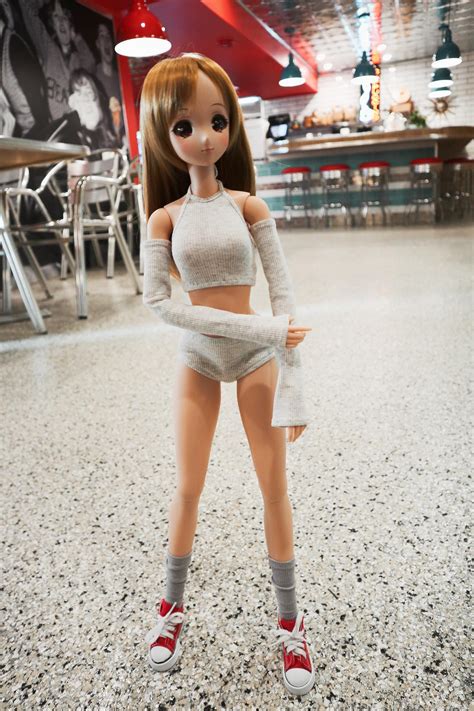 Smart Doll Mirai visits an ice cream shop : r/Dolls