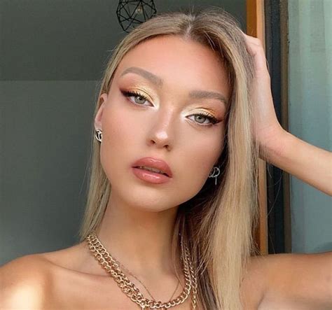 Pin by Sekenovaarai on Макияж | Goddess makeup, Elegant makeup, Simple ...