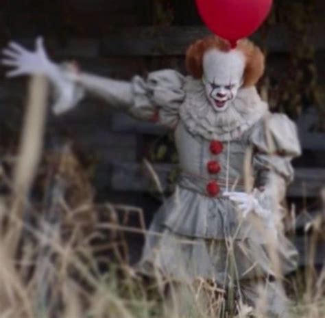 pennywise  dancing clown     scary movies