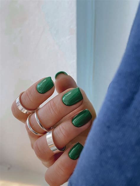 Зелёный маникюр тренд сезона | Green nails, Gel nails, Short acrylic nails