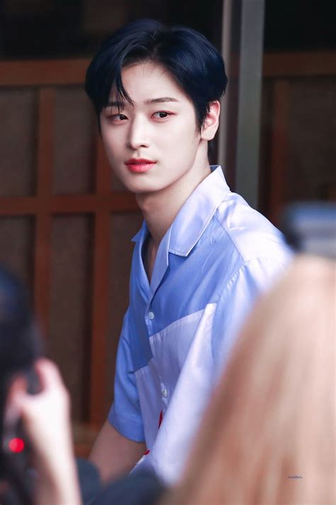 Credit to Another fansite-nim! Lee Juyeon The Boyz dark blue hair light ...