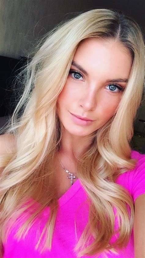 Полина Попова. Биография