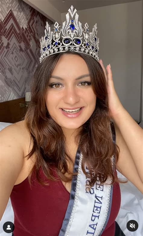 Reina de belleza de talla plus gana Miss Universe Nepal - Primera Hora