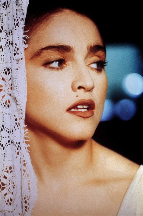 VIDEOCLIP: «LA ISLA BONITA» – DIVINA MADONNA