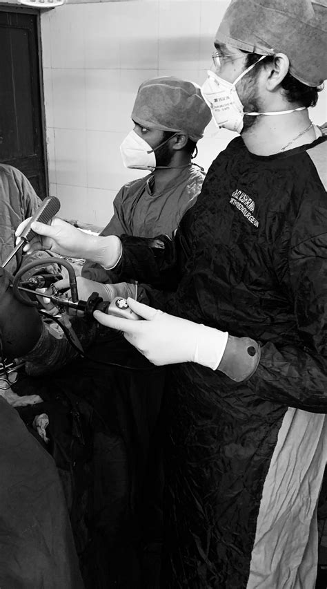 acl surgeon  agra acl specialist acl surgery treatment