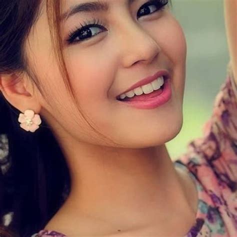 Mesmerizing Beauty: Gambar Wanita Cantik untuk Wallpaper Collection