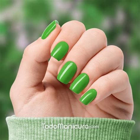 Uñas verdes: Diseños e ideas alucinantes este 2025