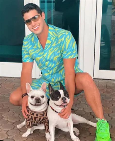 El hombre mas guapo de Costa Rica es un periodista | PR Noticias