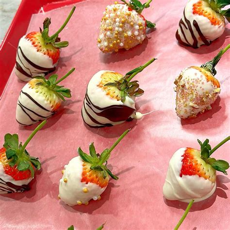 Bite into Bliss: White Chocolate Covered Strawberries – Food Hall by Jani
