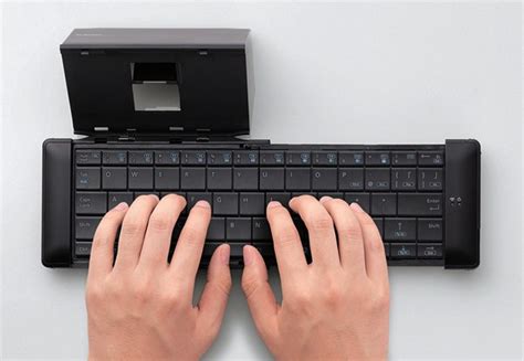 Концептуальная складная клавиатура для смартфона от японской компании ...