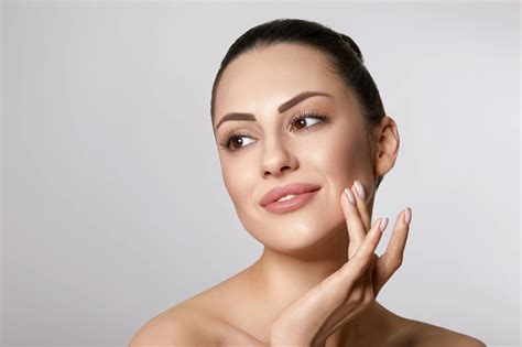 Dry vs. Dehydrated Skin - Learn What’s the Difference?