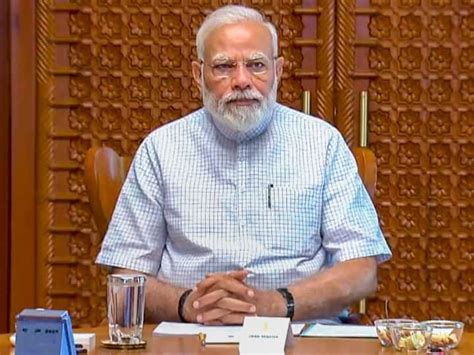 bjp meeting  pm modi house  presence  amit shah bl santosh jp