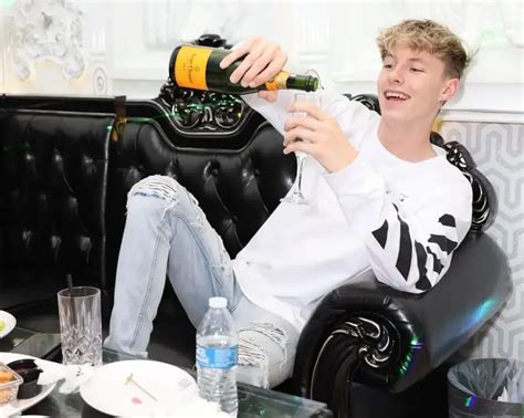 Mackenzie Sol Pops into the Best Karaoke in Las Vegas