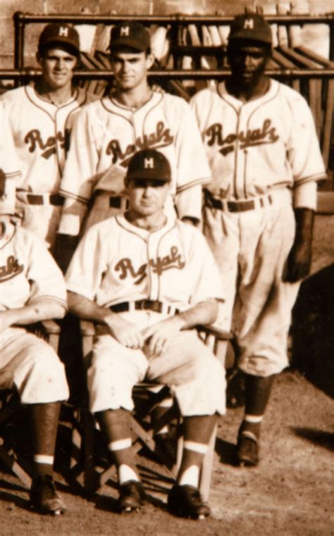 Hake's - 1946 MONTREAL ROYALS HISTORIC TEAM PHOTO WITH JACKIE ROBINSON.