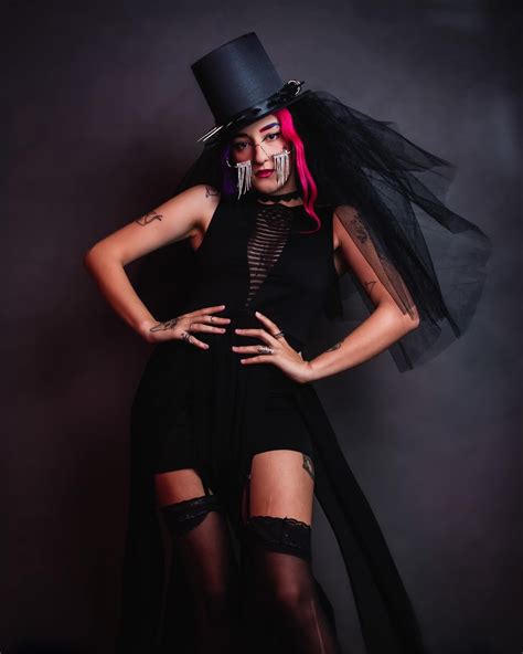 Ariah fotos (7 fotos) - LETRAS.MUS.BR