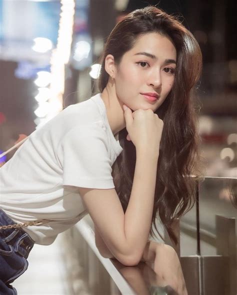 Linglingkwong鄺玲玲 | มองเผินๆ อาจไม่ติดตา แต่ถ้ามองไปมองมาอาจติดใจ 💕 ...