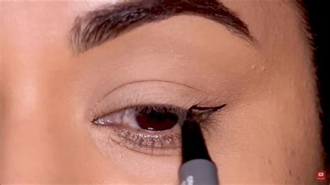 How to Create Stunning Eyeliner Looks for Hooded Eyes | Upstyle