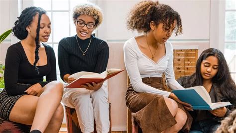 The Biggest Book Clubs That Are Actually Changing How We Read