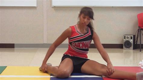 Cheerleader Stretch Routine for Flexibility, Perfect Stunts and Splits ...