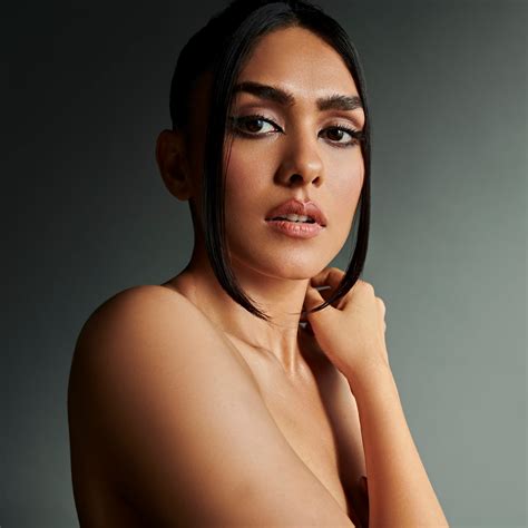 Mrunal Thakur Wallpaper 4K, 8K, Indian actress, 5k, Portrait