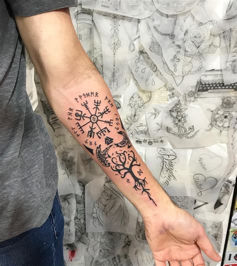 Pin de juniin243 en tatuagem | Tatuaje escandinavo, Tatuajes vikingos ...