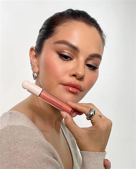 selena gomez  begins  instagram