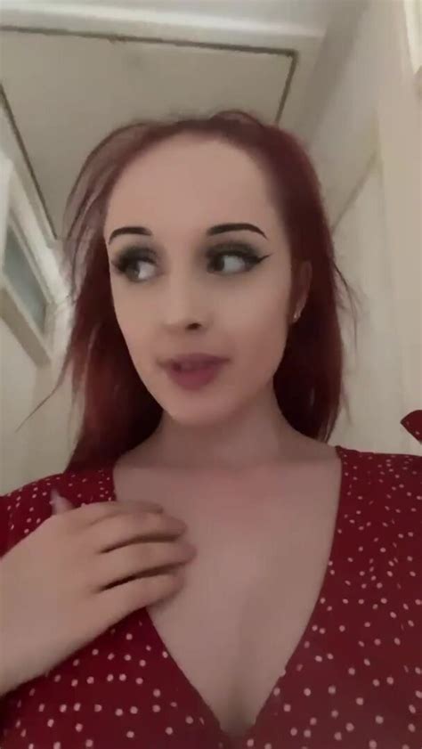 I like flashing my boobs
