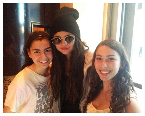 The Untold Truth About Selena Gomez's Relationships - f21lycp