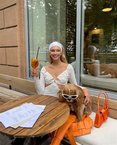 Alexandra Litvinova | model & 🐶 mama | пятничные кайфули🐶🧡 @stories