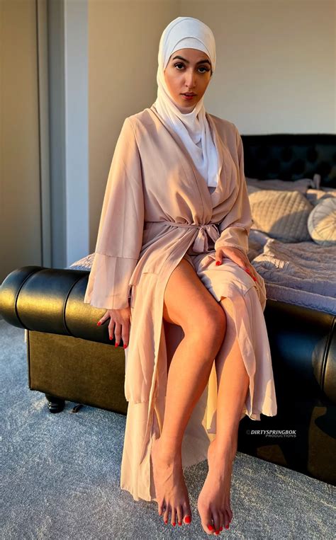 Aaliyah Yasin's feet