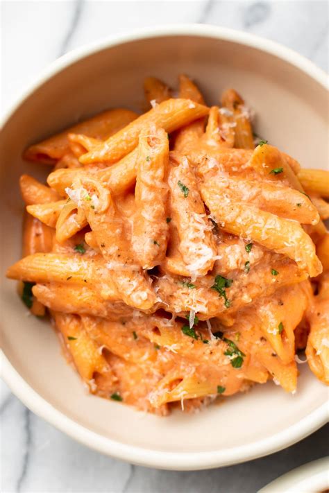 creamy pasta photography