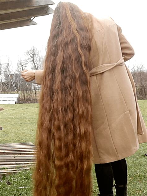 VIDEO - Some of the longest hair you have ever seen!