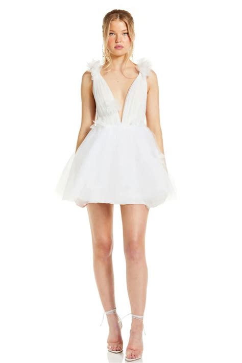 Cassia – The White Dress