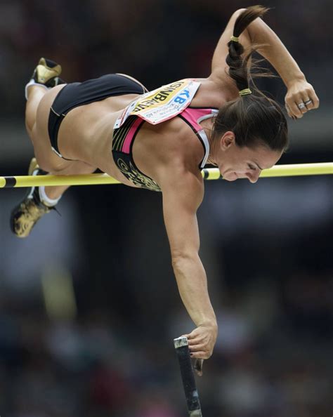 Female pole vaulter, Yelena isinbayeva, Olympic hero