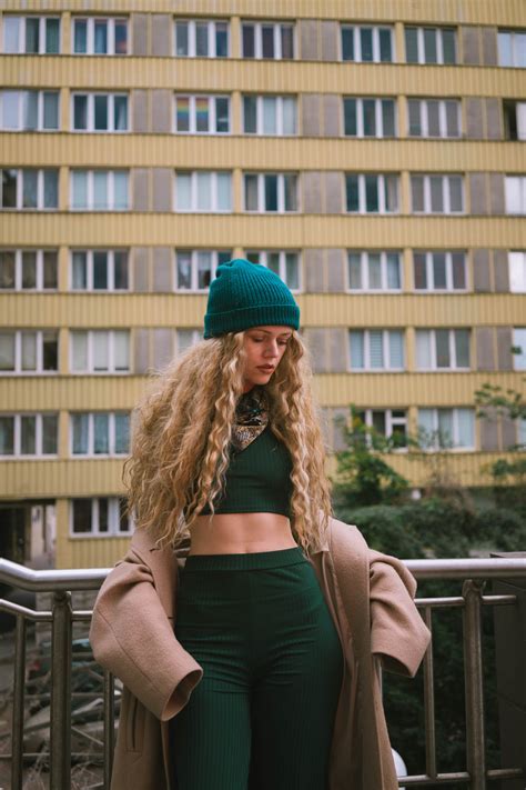 Neighboorhood girl – Kate Ri