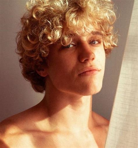 Stylish Curly Blonde Hairstyles for Men - Top Trendy Curls Guide