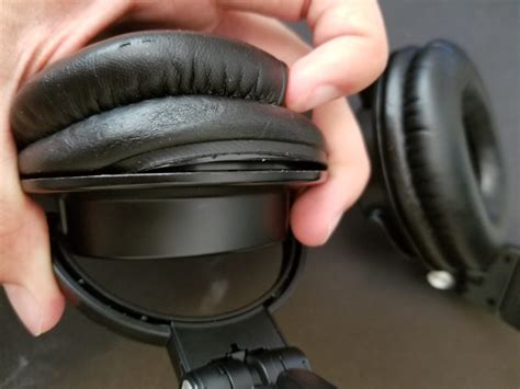 How to replace headphone pads | Guide to replace earpads - Dot Esports
