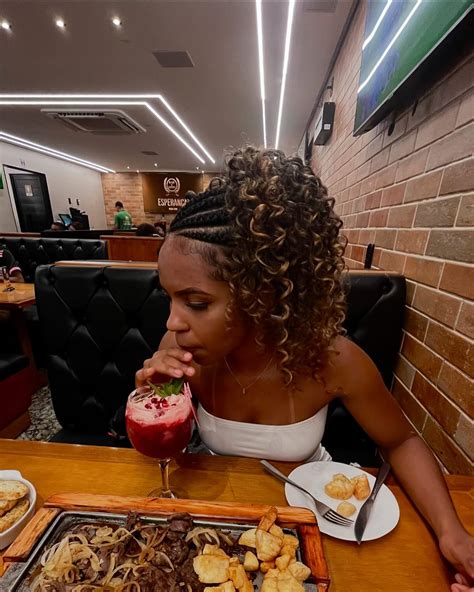 Ester Muniz (@estermuniz___) • Instagram photos and videos