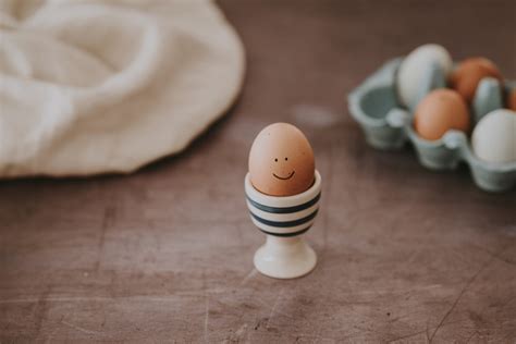 An Easy Way to Tell if Your Eggs Are Safe to Eat - Living Well Recipes