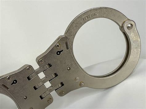 812 Standard Hinge Twinlock - TCH UK - Total Control Handcuffs