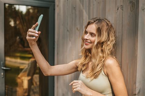 How to Take the Perfect Selfie: 10 Tips for Looking Great in Every ...