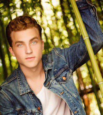 Jordan Elsass Shirtless, Girlfriend, Denim Style | Famewatcher