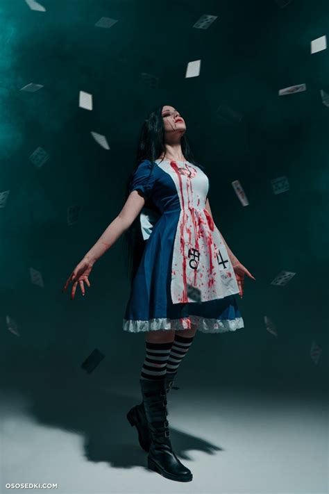 モデル Oichi (@oichi)、Alice のコスプレ、Alice in Wonderland 由来 - Onlyfans